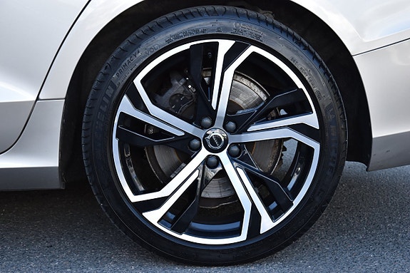 Volvo V60 9 of 28
