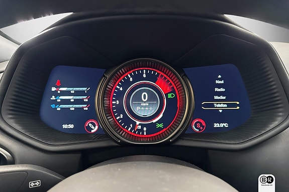 Aston Martin DB11 9 of 18