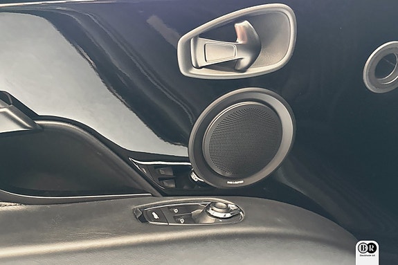 Aston Martin DB11 14 of 18