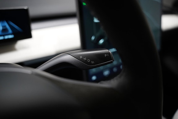 Tesla Model Y 16 of 23