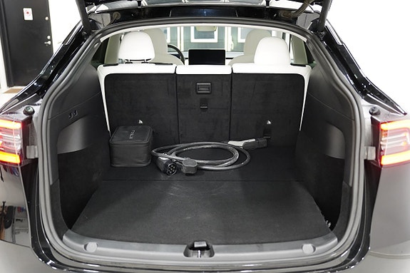 Tesla Model Y 22 of 23