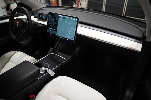 Tesla Model Y 12 of 23