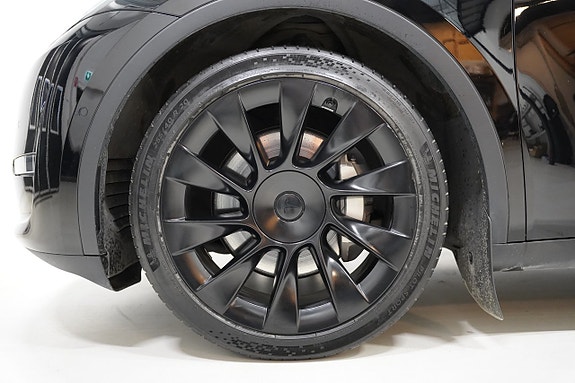 Tesla Model Y 6 of 23