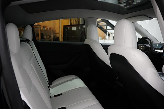 Tesla Model Y 21 of 23