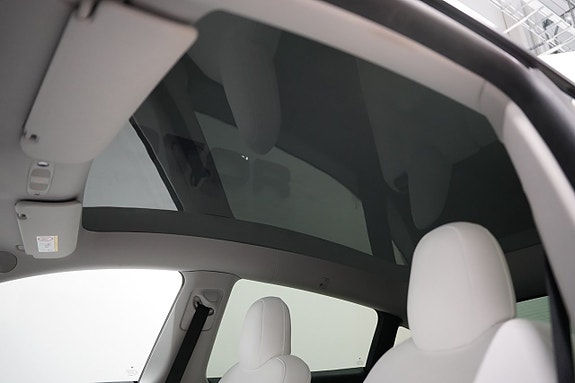 Tesla Model Y 10 of 23