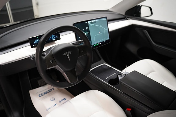 Tesla Model Y 8 of 23