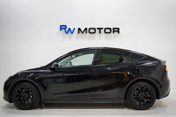 Tesla Model Y 4 of 23