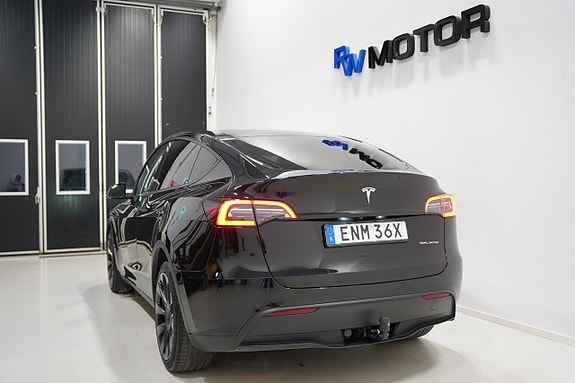 Tesla Model Y 5 of 23