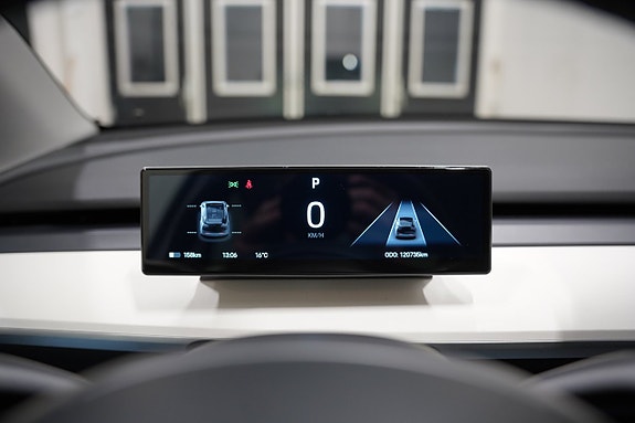 Tesla Model Y 15 of 23
