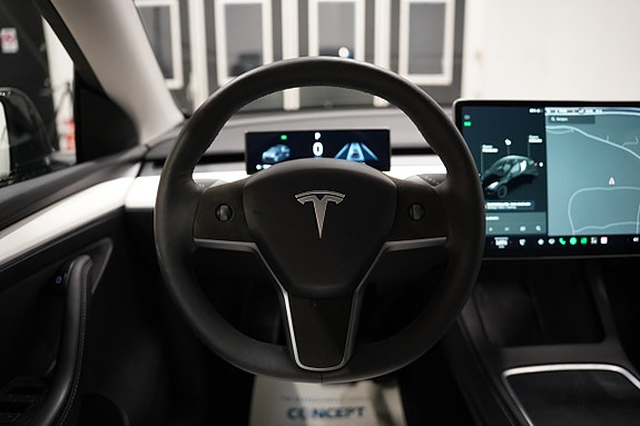Tesla Model Y 14 of 23