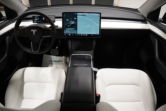 Tesla Model Y 13 of 23