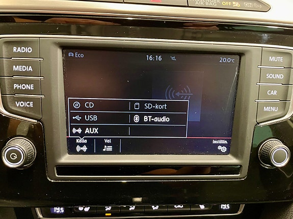 Volkswagen Passat 14 of 21