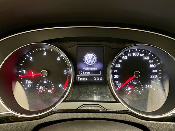 Volkswagen Passat 8 of 21