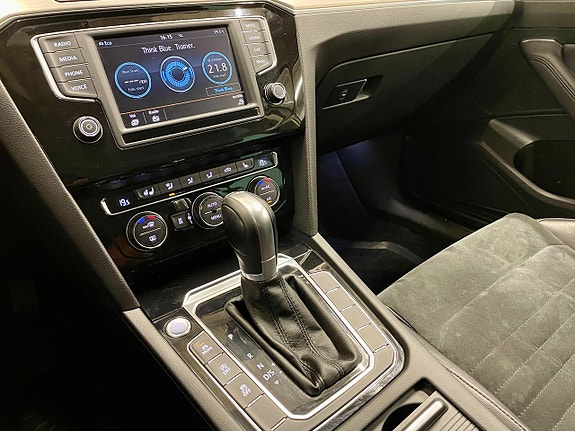 Volkswagen Passat 9 of 21