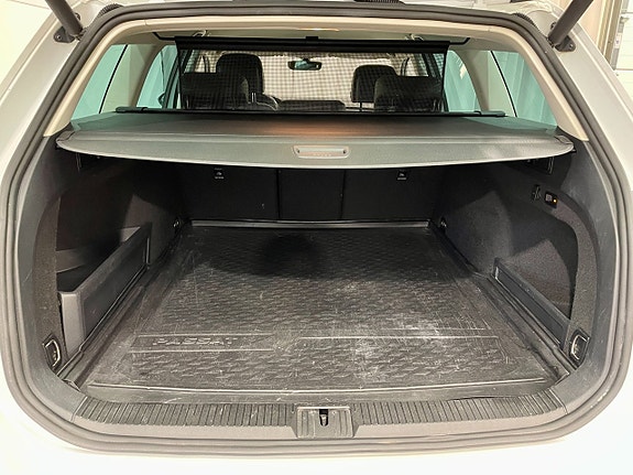 Volkswagen Passat 19 of 21