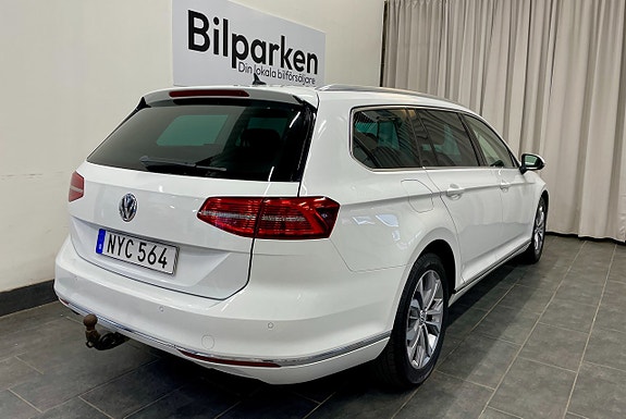 Volkswagen Passat 4 of 21