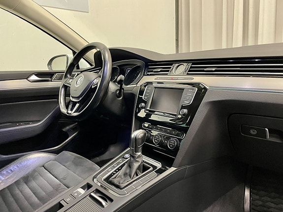 Volkswagen Passat 16 of 21