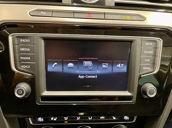 Volkswagen Passat 13 of 21