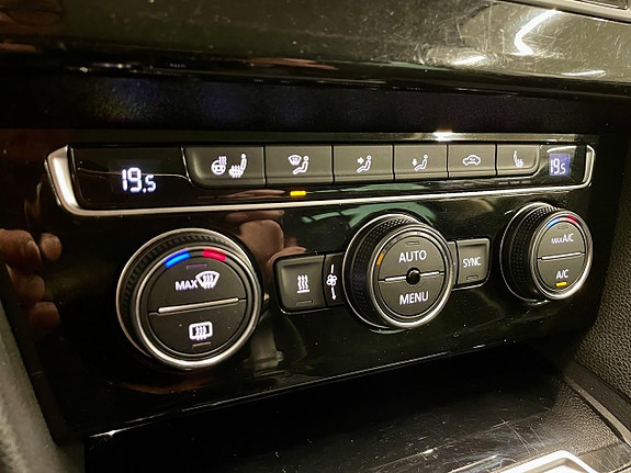 Volkswagen Passat 10 of 21