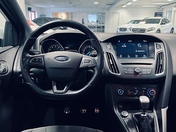 Ford Focus 11 of 24