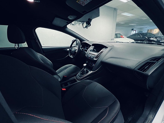 Ford Focus 9 of 24