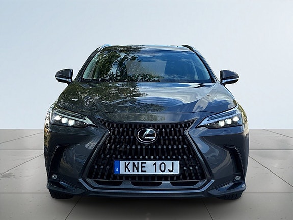 Lexus NX450h+ 2 of 26
