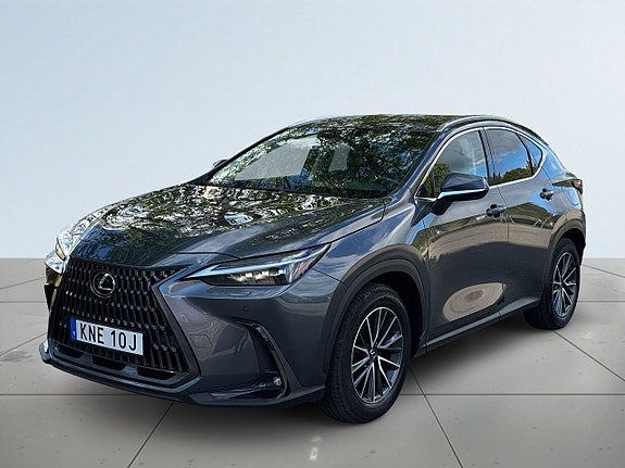 Lexus NX450h+ 16 of 26