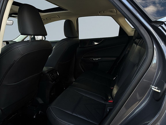 Lexus NX450h+ 13 of 26