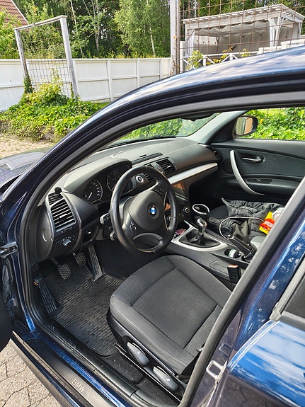 BMW 118d 4 of 5