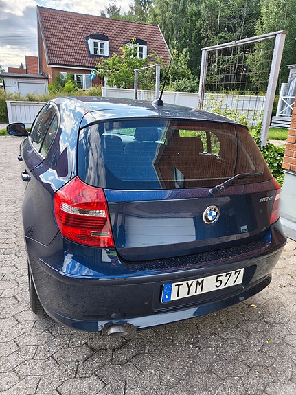 BMW 118d 3 of 5