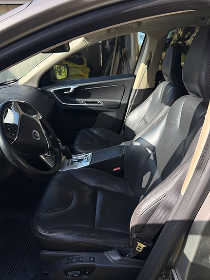 Volvo XC60 6 of 8