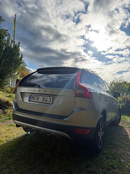 Volvo XC60 2 of 8