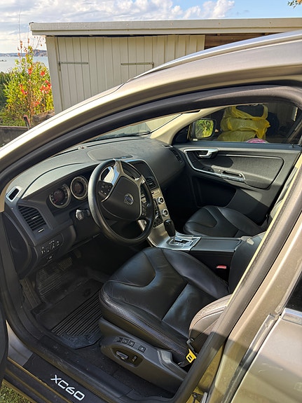 Volvo XC60 5 of 8