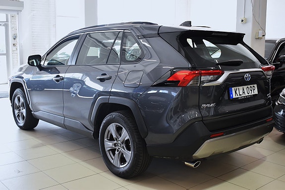 Toyota RAV4 3 of 24