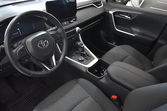 Toyota RAV4 8 of 24