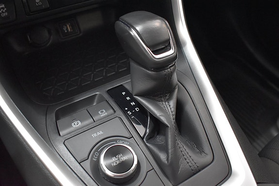 Toyota RAV4 13 of 24