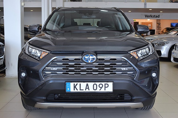 Toyota RAV4 2 of 24