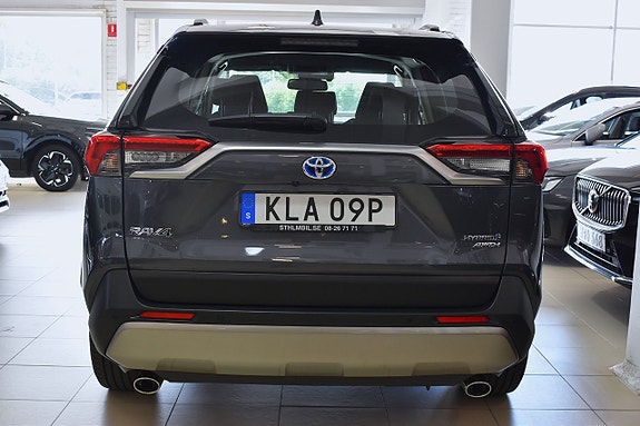 Toyota RAV4 4 of 24