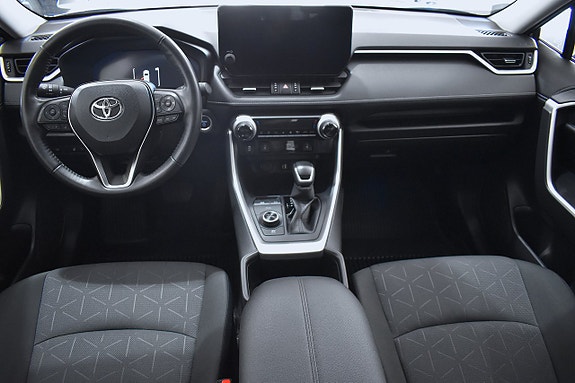 Toyota RAV4 7 of 24