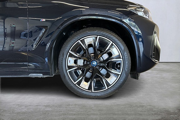 BMW iX3 8 of 24
