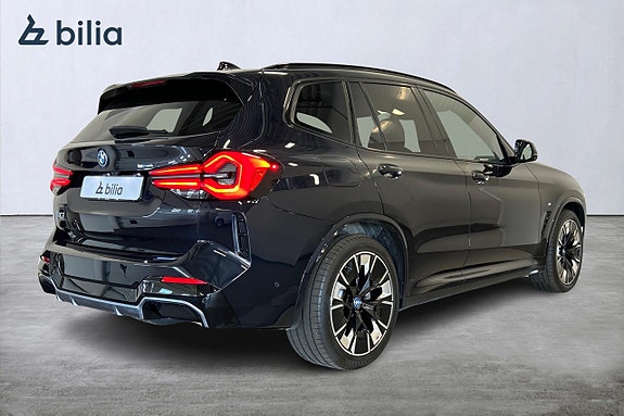 BMW iX3 7 of 24