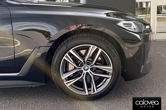 BMW i4 10 of 15