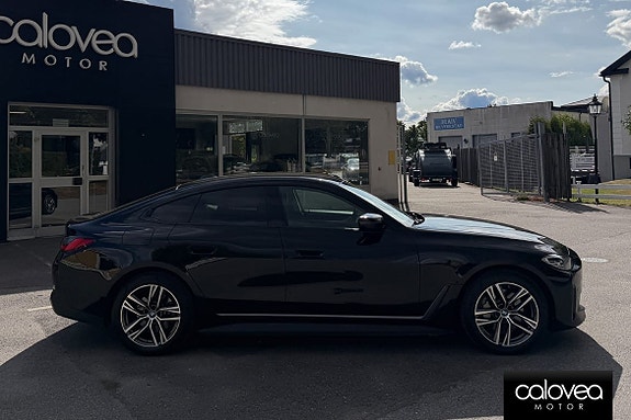BMW i4 2 of 15