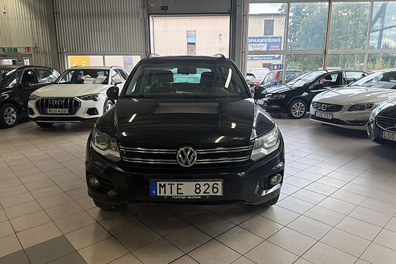 Volkswagen Tiguan 3 of 12