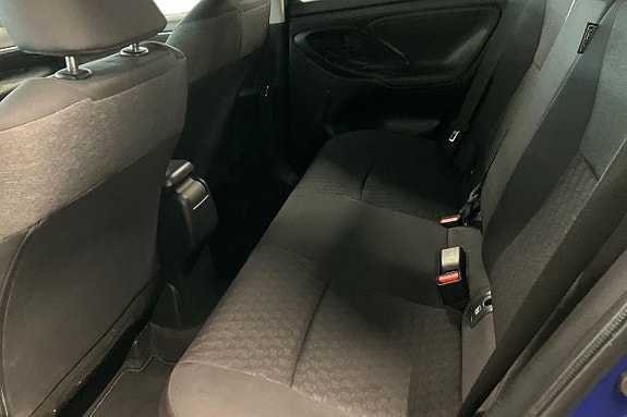 Toyota Yaris 12 of 24
