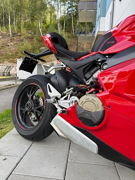 Ducati Panigale V4S 3 of 4