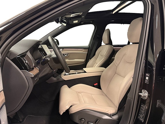 Volvo XC90 8 of 20