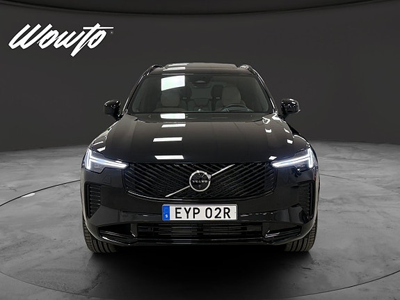 Volvo XC90 2 of 20