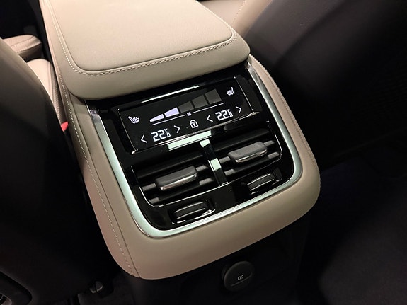 Volvo XC90 11 of 20