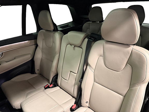 Volvo XC90 10 of 20